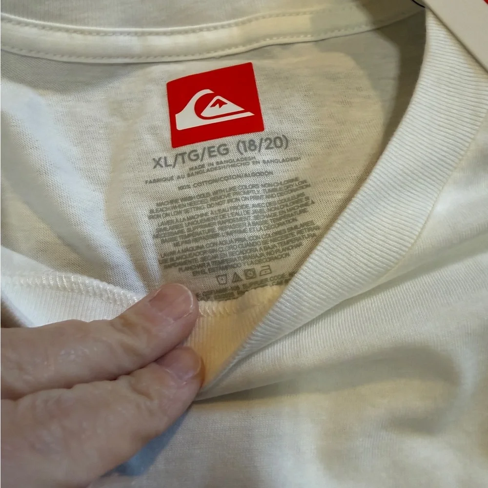 Quiksilver Long Sleeve Graphic Tee White Boys Size XL 18 20 NWT - Picture 3 of 4